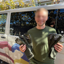 Ukrainas aizstāvji ar saziedotajām Karma Sock zeķēm